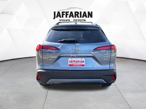 Used 2022 Toyota Corolla Cross XLE image 4