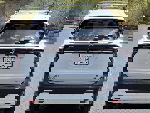 New 2025 Nissan Kicks SR w/ Illumination Package image 4