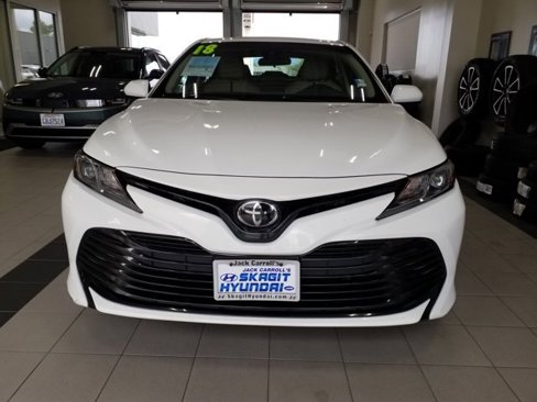 Used 2018 Toyota Camry LE image 19