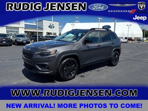 Used 2023 Jeep Cherokee Altitude Lux image 1