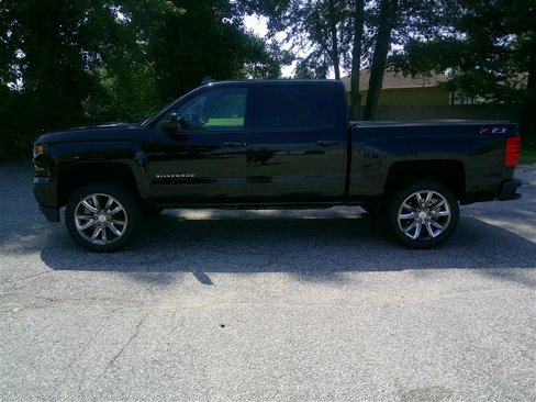 Used 2018 Chevrolet Silverado 1500 LT w/ All Star Edition image 2