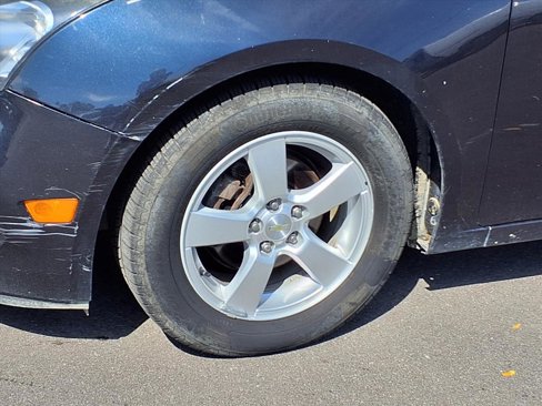 Used 2015 Chevrolet Cruze LT w/ Sun And Sound Package image 24