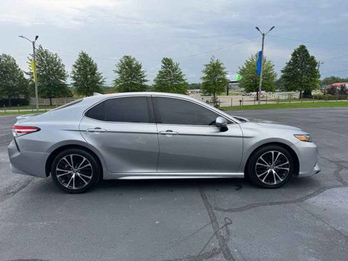 Used 2020 Toyota Camry SE image 4