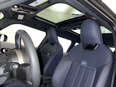 Used 2025 MINI Cooper 4-Door Hardtop image 20