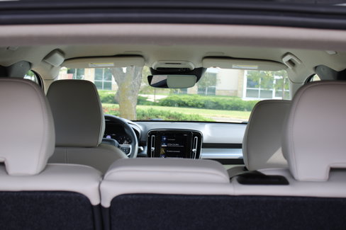 Used 2022 Volvo XC40 T5 Momentum image 45