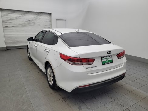 Used 2017 Kia Optima LX image 3