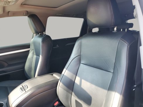 Used 2016 Toyota Highlander XLE image 29