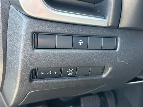 Used 2023 Nissan Rogue SV image 38