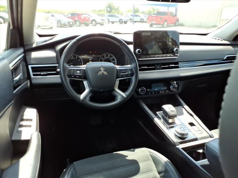 Used 2022 Mitsubishi Outlander SE image 16