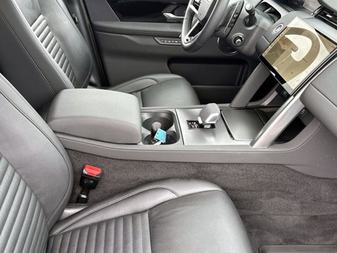 New 2024 Land Rover Discovery Sport S image 8
