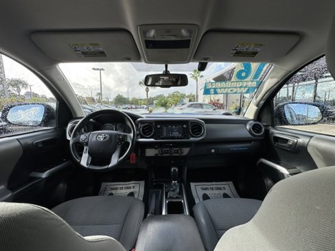 Used 2016 Toyota Tacoma TRD Sport image 27