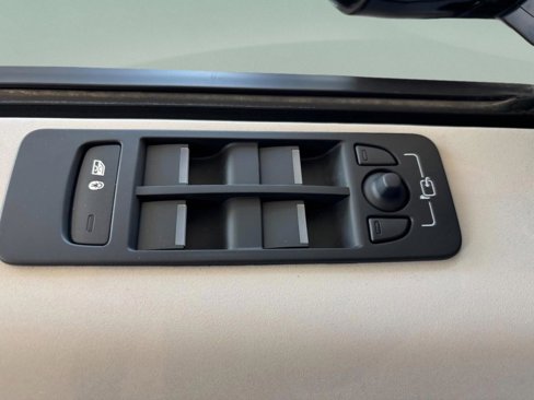 New 2025 Land Rover Discovery Sport S image 28