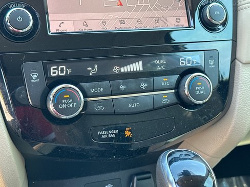 Certified 2019 Nissan Rogue SL w/ Premium Package image 32