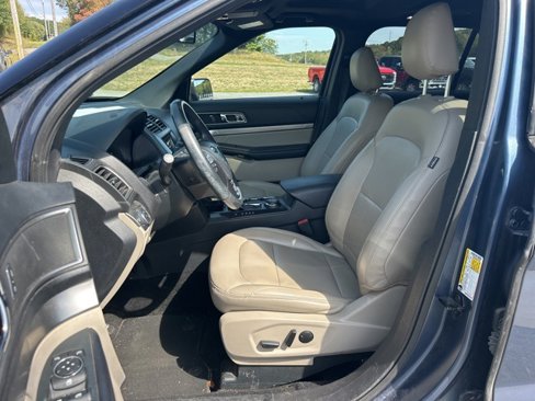 Used 2019 Ford Explorer XLT w/ Equipment Group 202A image 10