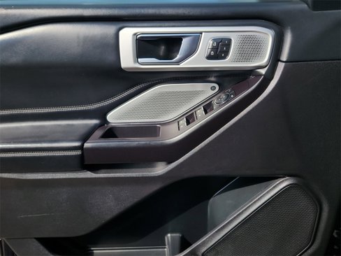 Used 2020 Ford Explorer Platinum w/ Premium Technology Package image 11