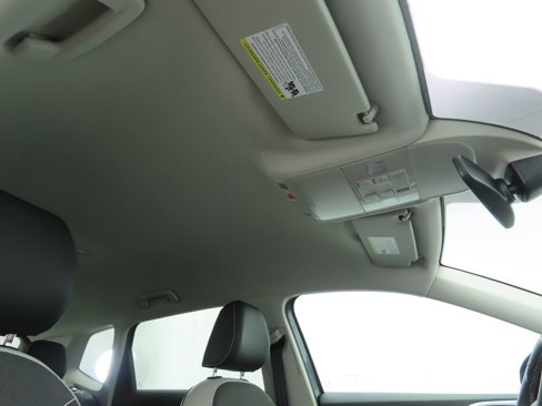 Certified 2025 Volkswagen Taos SE image 19