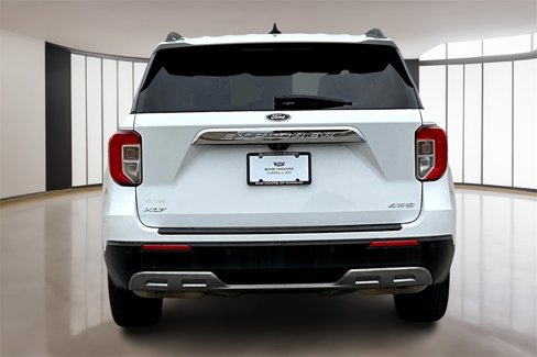 Used 2022 Ford Explorer XLT w/ Equipment Group 202A image 4