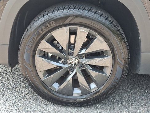Certified 2022 Volkswagen Taos S image 28