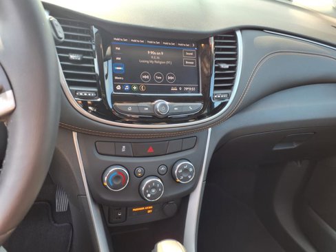 Used 2022 Chevrolet Trax LT w/ LT Convenience Package image 15