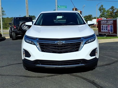 Used 2022 Chevrolet Equinox LT image 2