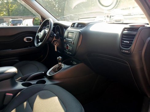 Used 2017 Kia Soul + image 16