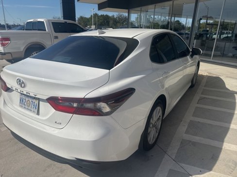 Used 2022 Toyota Camry LE image 4