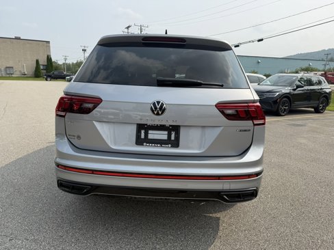 Used 2022 Volkswagen Tiguan SE R-Line image 4