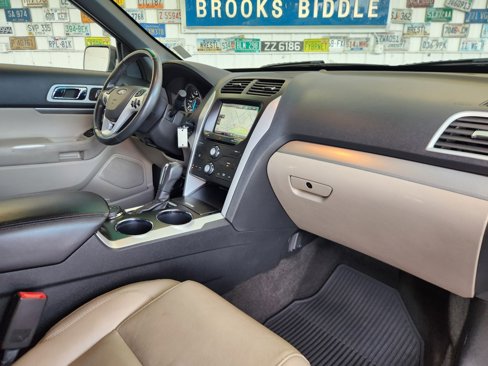 Used 2014 Ford Explorer XLT w/ Equipment Group 202A image 2