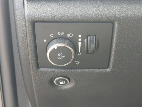 Used 2020 Jeep Grand Cherokee Laredo image 20