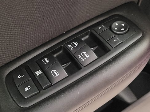 Used 2015 Chrysler 200 Limited w/ Convenience Group image 27