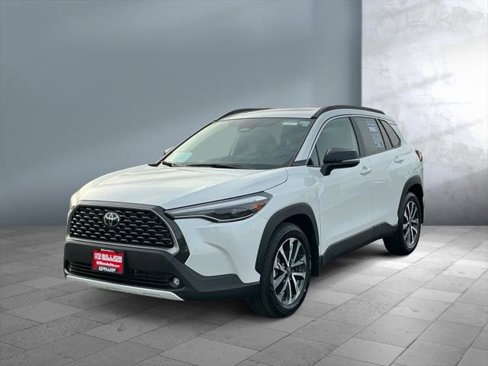 Certified 2025 Toyota Corolla Cross XLE image 1