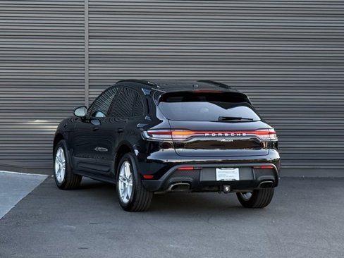 Certified 2025 Porsche Macan image 3