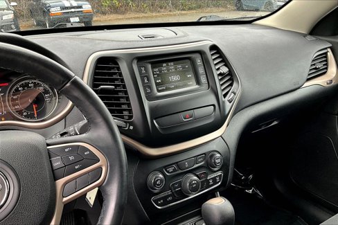 Used 2017 Jeep Cherokee Latitude image 6