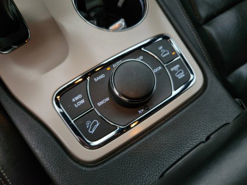 Used 2015 Jeep Grand Cherokee Overland w/ Advanced Technology Group image 14