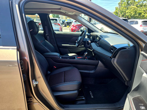 Used 2025 Nissan Kicks SR w/ SR Premium Package image 15