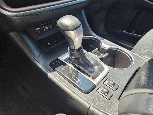 Used 2018 Toyota Highlander XLE image 12