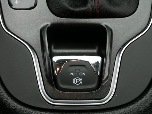 Used 2019 Jeep Cherokee Trailhawk image 28