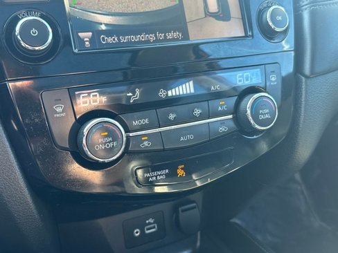 Used 2018 Nissan Rogue SL w/ Premium Package image 25