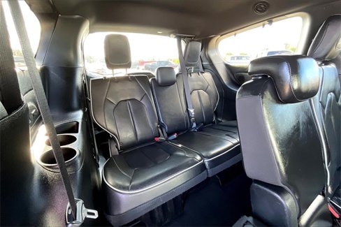 Used 2019 Chrysler Pacifica Limited image 28