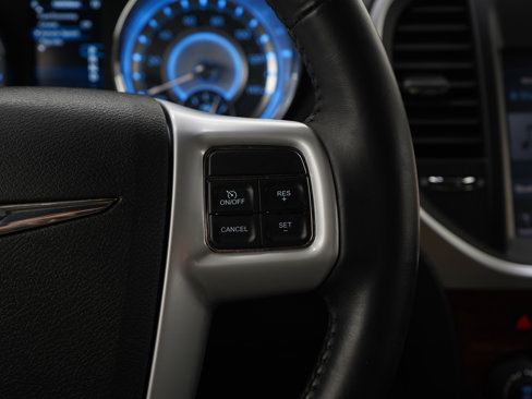 Used 2014 Chrysler 300 AWD w/ Driver Convenience Group image 24