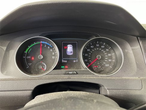 Used 2016 Volkswagen e-Golf SE w/ DC Fast Charging Package image 6