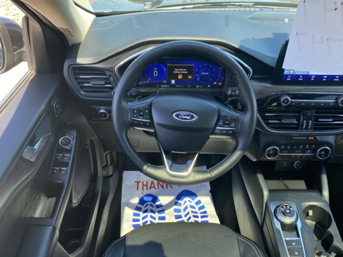 Used 2020 Ford Escape Titanium image 9