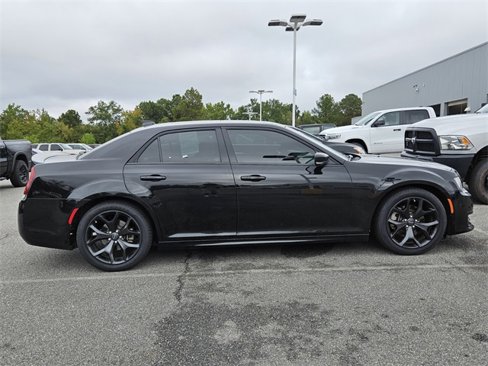 Used 2022 Chrysler 300 S image 9