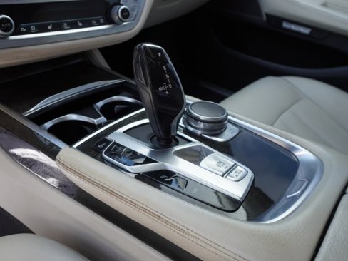 Used 2016 BMW 740i image 23