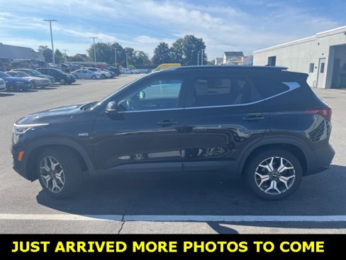 Used 2021 Kia Seltos EX image 3
