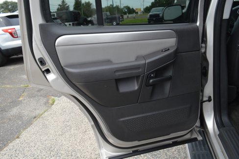 Used 2005 Mercury Mountaineer AWD image 32