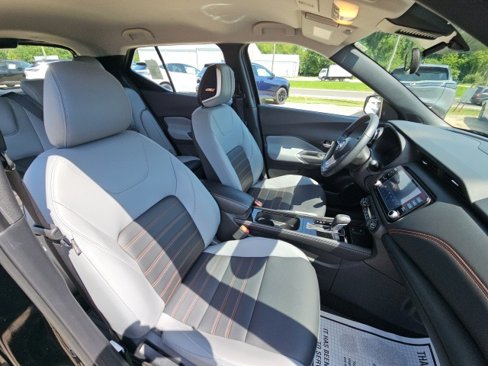 Certified 2023 Nissan Kicks SR image 30
