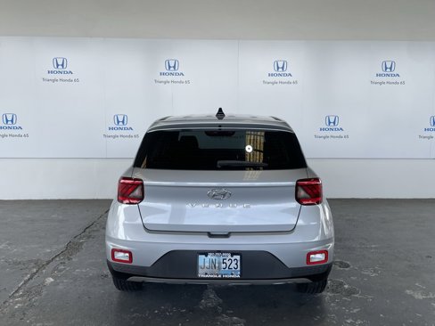 Used 2020 Hyundai Venue SE image 5
