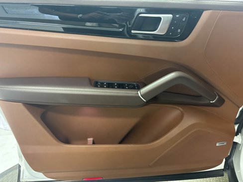 Certified 2023 Porsche Cayenne S image 7