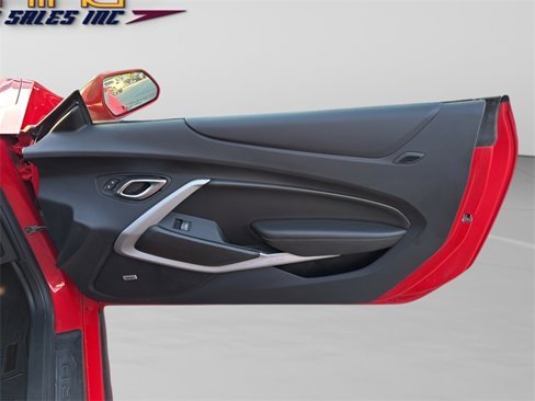 Used 2020 Chevrolet Camaro LT w/ Technology Package image 18